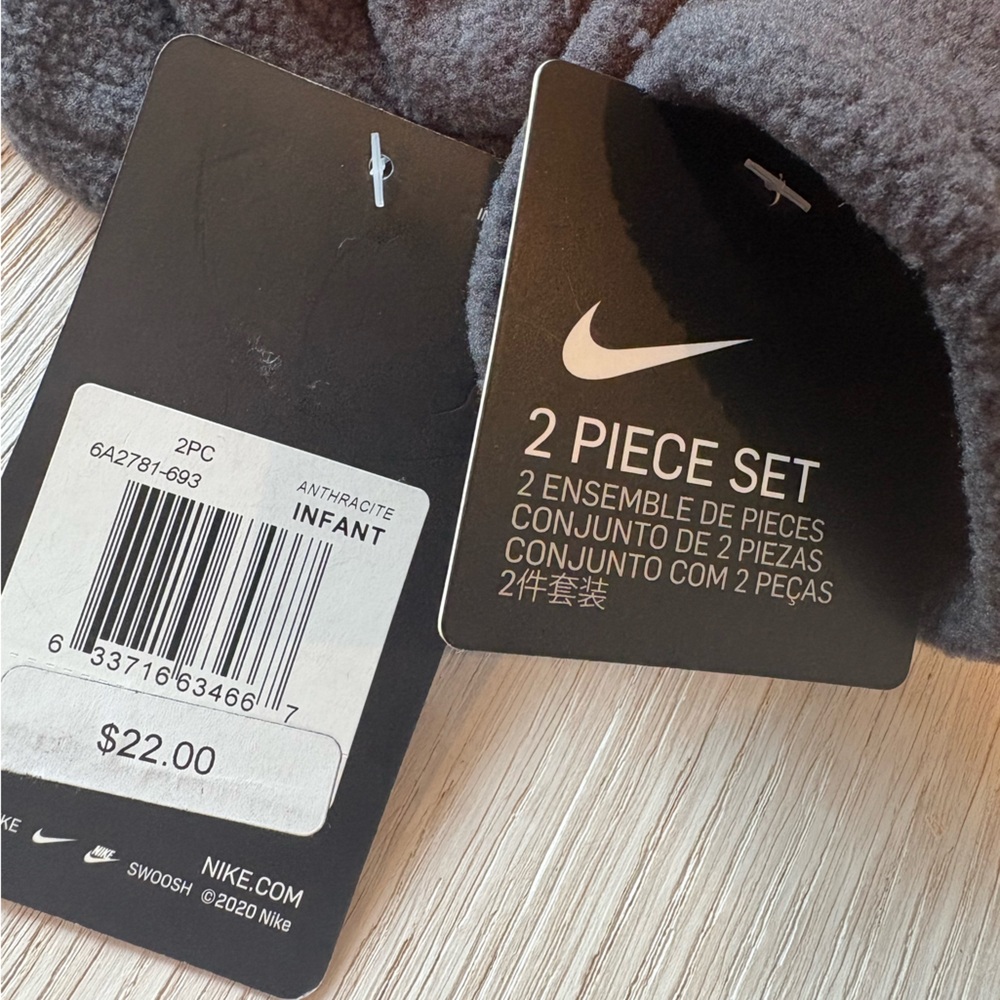 NWT Nike Infant Grey Fleece Hat & Mittens Size 0-6 MO - Picture 3 of 5